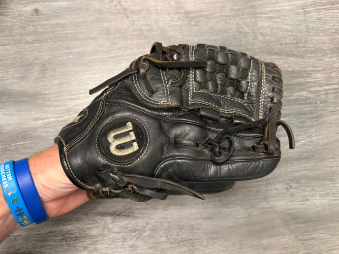 Wilson A500 RH Baseball Glove 11" (Used)