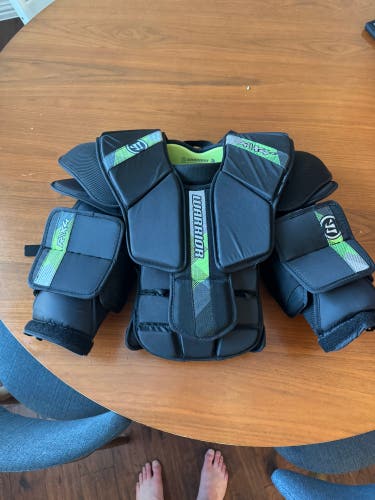 Small / Medium Warrior Ritual X4 E Goalie Chest Protector (New)