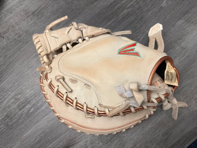 Easton JEN SCHRO Elite LH Catcher's Softball Glove 33" (Used)