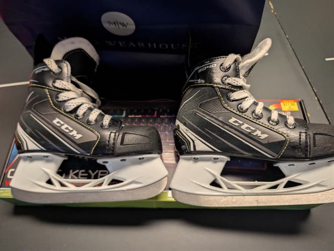 CCM Tacks 9040 Hockey Skates Regular Width 12 (Used)