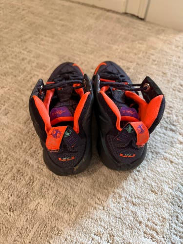 Kid's Size M 5.5 (W 6.5) Nike Lebron 10 Shoes (Used)