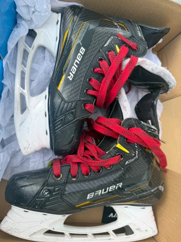2022 Bauer Supreme M5 Pro Hockey Skates Regular Width Size 3.5 (Used)