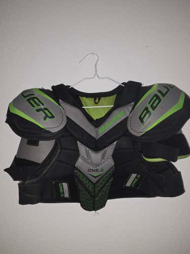 Men's Medium Senior Bauer Supreme One.6 Shoulder Pads (Used)