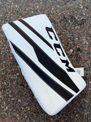 White Junior CCM Extreme Flex 3.5 Goalie Blockers Regular (New)