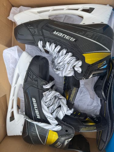 2020 Bauer Supreme Ultrasonic Hockey Skates Size 5 (New)