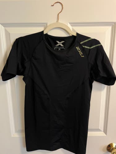 Black Medium Men's 2XU Shirt (Used)