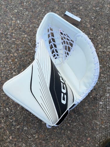 White Intermediate CCM EFlex 6.9 Goalie Glove