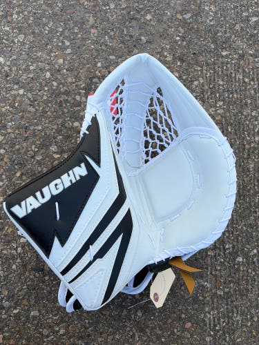 White Intermediate Vaughn Slr4 Goalie Gloves (New)