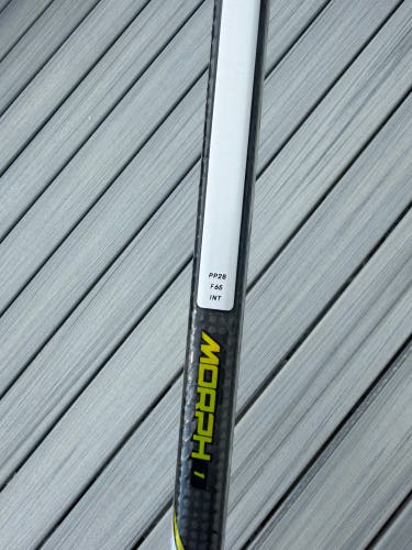 Intermediate Sher-Wood Rekker Right Handed Hockey Stick P28 65 Flex (New)