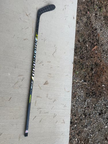 Intermediate Sher-Wood Rekker Right Handed Hockey Stick P28 65 Flex (New)