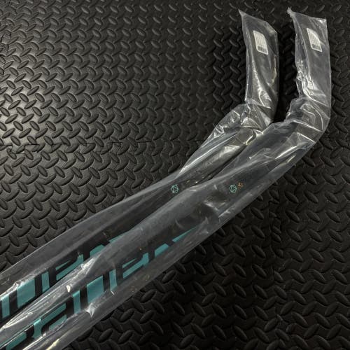 *NEW* 2 PACK - Bundle - SR Bauer Pulse Right Handed Hockey Stick P90TM 77 Flex (TEAL)