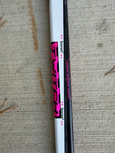 Intermediate Bauer Twitch Right Handed Hockey Stick P92 55 Flex (Used)