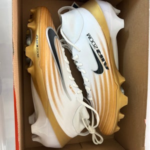 Men's Size M 10.5 (W 11.5) Nike Cleats (New)