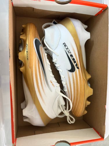 Men's Size M 10.5 (W 11.5) Nike Cleats (New)