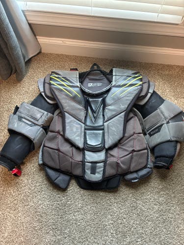 XL 2021 Bauer Hyperlite Goalie Chest Protector (Used)