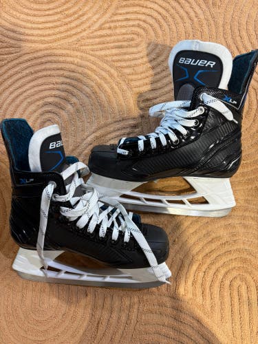 Intermediate Bauer XLP Hockey Skates Regular Width Size 5 (Used)