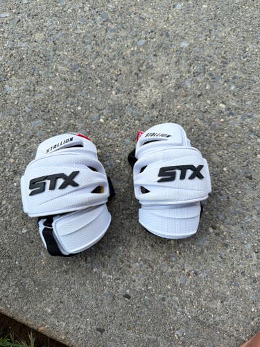 Medium Youth STX Stallion 900 Arm Pads (New)