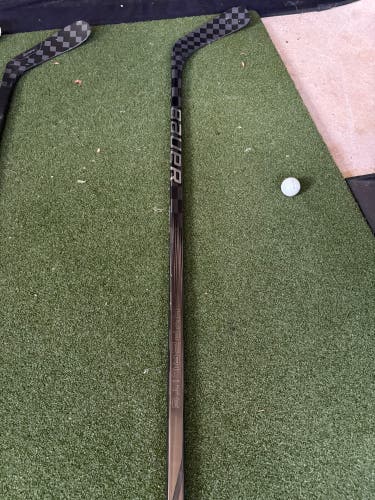 Senior Bauer Vapor Hyperlite 2 Right Handed Hockey Stick P92 87 Flex (Used)