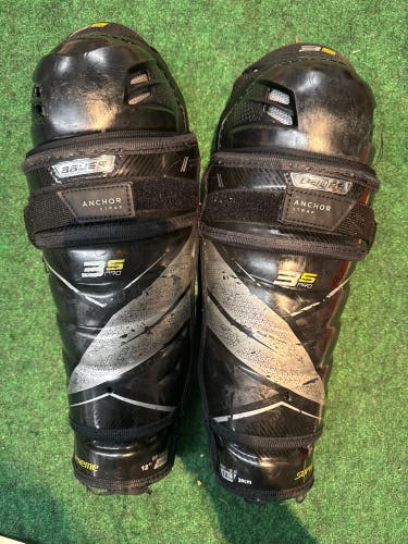 Junior Bauer 3S Pro Shin Pads 12" (Used)