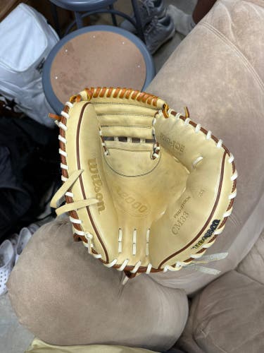 Wilson A2000 RH Catcher's Baseball Glove 33" (Used)