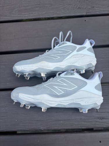 New Balance Fresh Foam X Velo v4 Metal Fastpitch Softball Cleats – Women’s Size 10