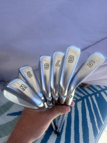 2022 Ping i525 Right Handed Iron Set Stiff Flex (Used)