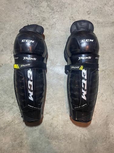 Junior CCM Tacks 9550 12" Shin Pads (Used)
