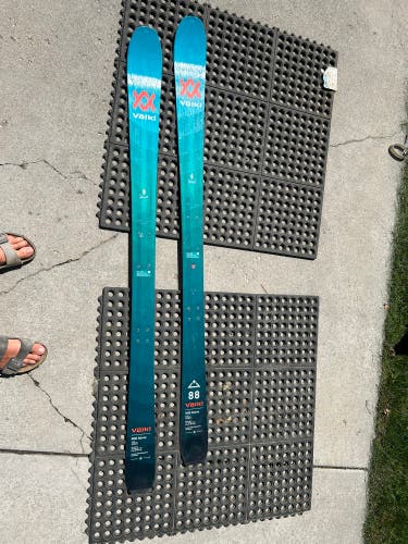 Unisex 2021 Volkl 170 cm Alpine Touring Skis Without Bindings (Used)