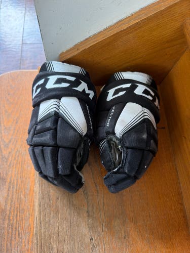 CCM Vector Gloves 11" (Used)