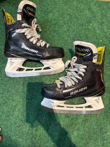 Intermediate Bauer Supreme M4 Hockey Skates (Fit 3) Size 6 (Used)