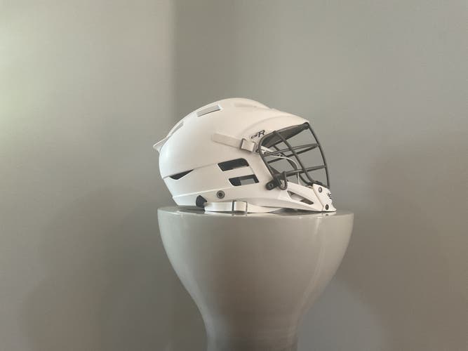 Cascade CS-R OSFM Youth Lacrosse Helmet - Great Condition! White/Chrome
