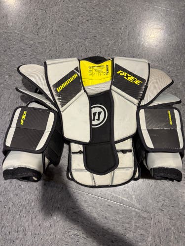 Intermediate Small / Medium Warrior Ritual X3E Goalie Chest Protector (Used)
