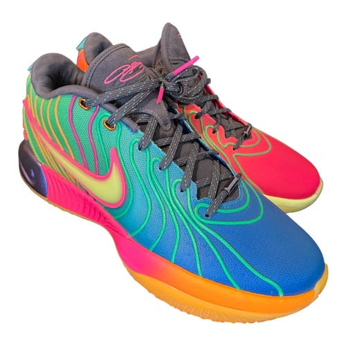 Men's Size M 10.5 (W 11.5) Nike Shoes (Used)