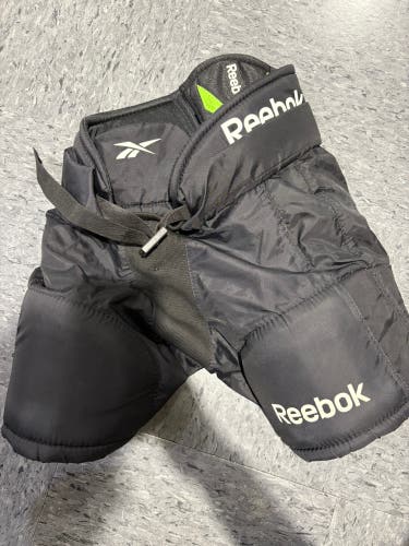 Black Youth Small Reebok SC87 10 Hockey Pants (Used)