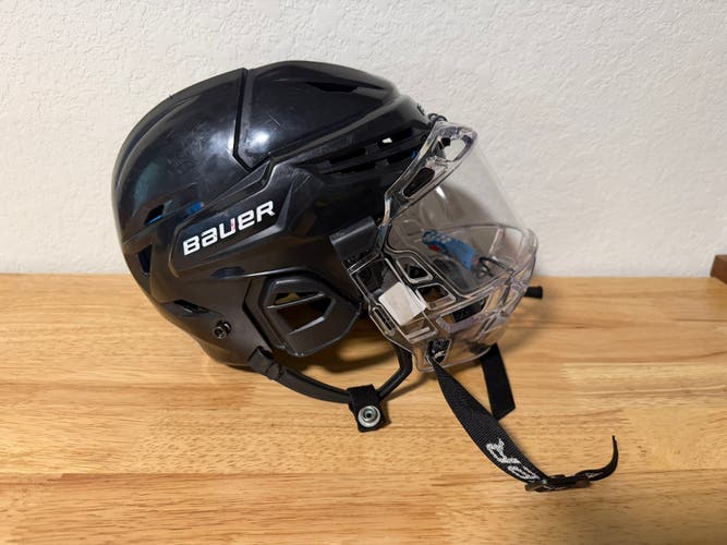 Small Bauer Re-Akt 55 Helmet (Used)