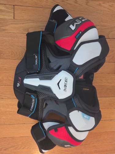 Large Junior CCM JetSpeed FT6 Shoulder Pads (Used)