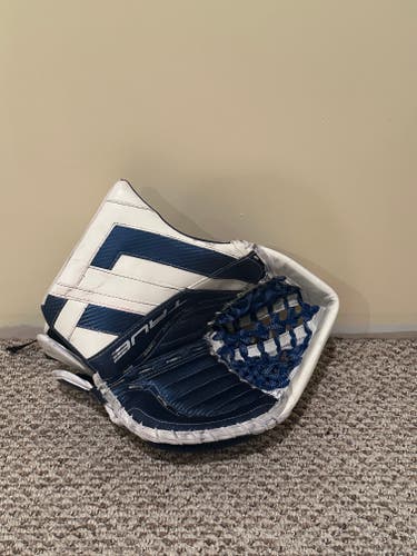 True HZRDUS Px4 Regular Goalie Glove (Used)