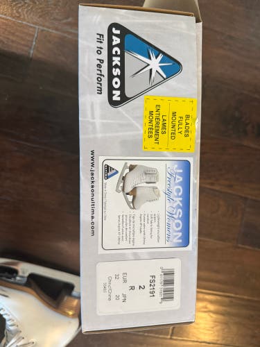 Jackson Ultima Freestyle Figure Skates B Junior 2 (Used)