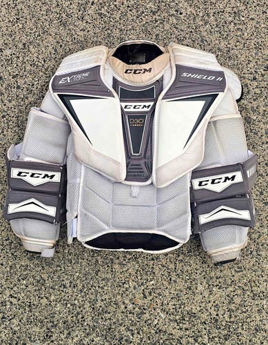 CCM Extreme Flex Shield II Goalie Chest Protector (Senior Large)
