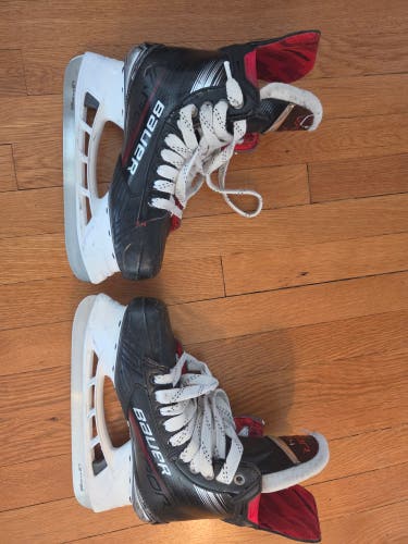Bauer Vapor X4 Hockey Skates 7.5 (Used)