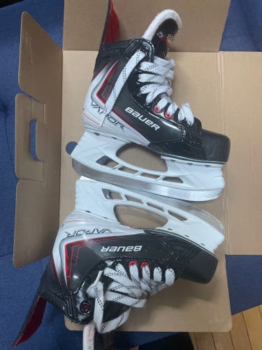 Bauer Hockey Skates - FLY 30