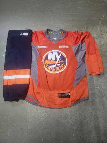 New York Islanders Size 56 Men's RBK Jersey with Adidas Socks