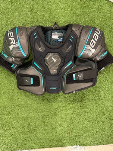 Bauer Supreme Fuse Shoulder Pads | Intermediate Medium