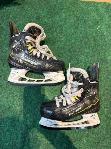 Junior Bauer Supreme M40 Hockey Skates (Extra Wide) Size 3 (Used)