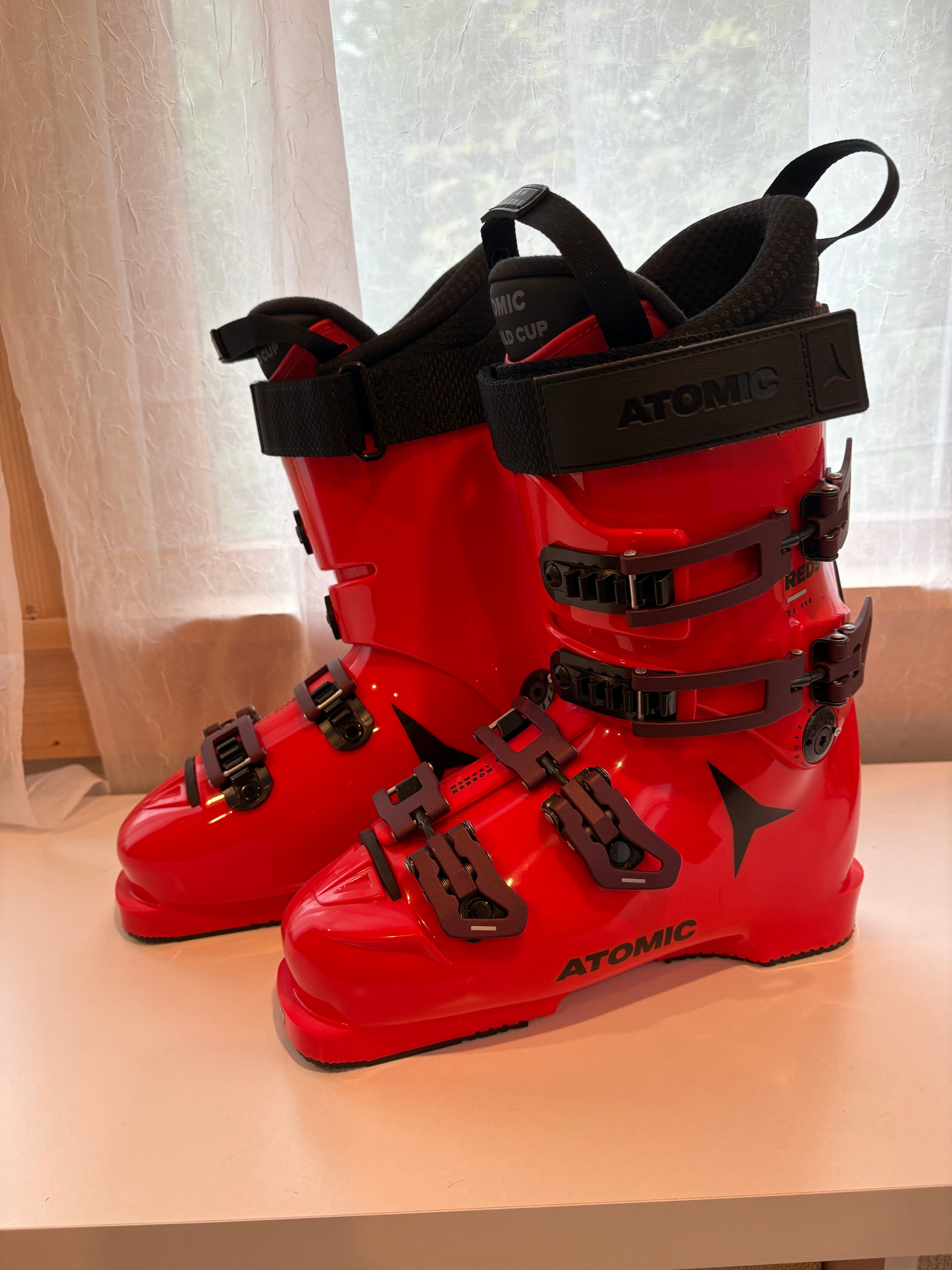 Atomic Redster TI 130 Ski Boots Stiff Flex Size 25/25.5 (New