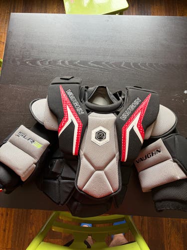Junior Medium Vaughn SLR3 Goalie Chest Protector (Used)
