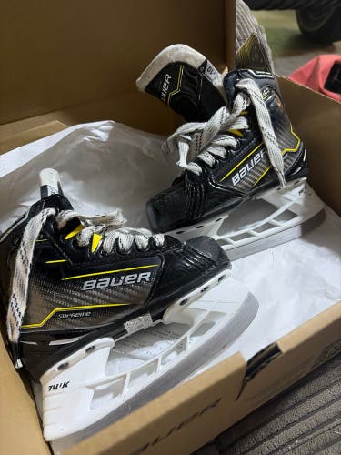 2024 Bauer Supreme M40 Hockey Skates 10 YOUTH