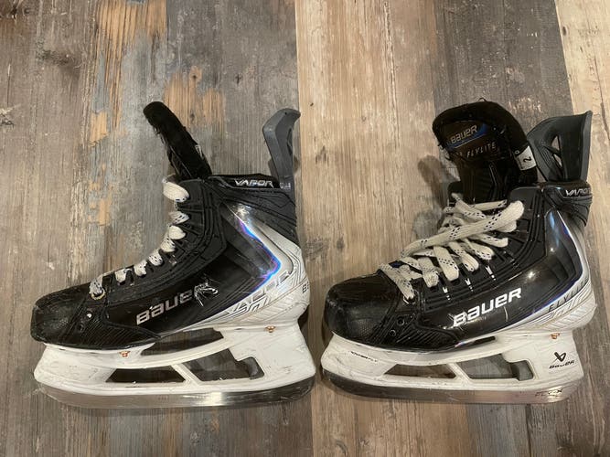 2025 Bauer Vapor Flylite Hockey Skates Regular Width Size 2 (Used)