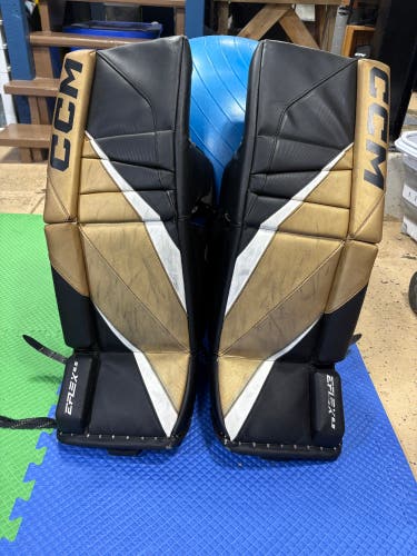 28" CCM EFlex 6.5 Goalie Leg Pads (Used)