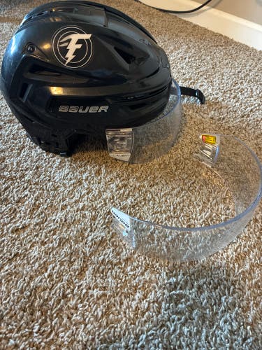 Medium Bauer Re-Akt 155 Helmet (Used)